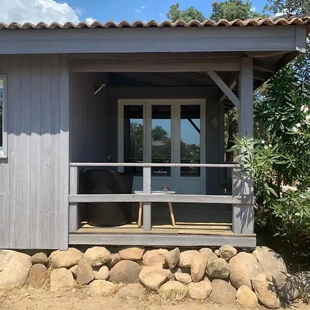 La Petite Maison Dans Le Maquis בית נופש *