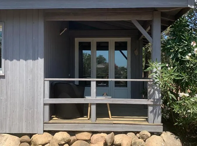 La Petite Maison Dans Le Maquis בית נופש *