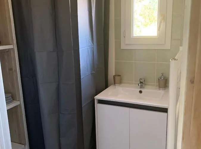 La Petite Maison Dans Le Maquis